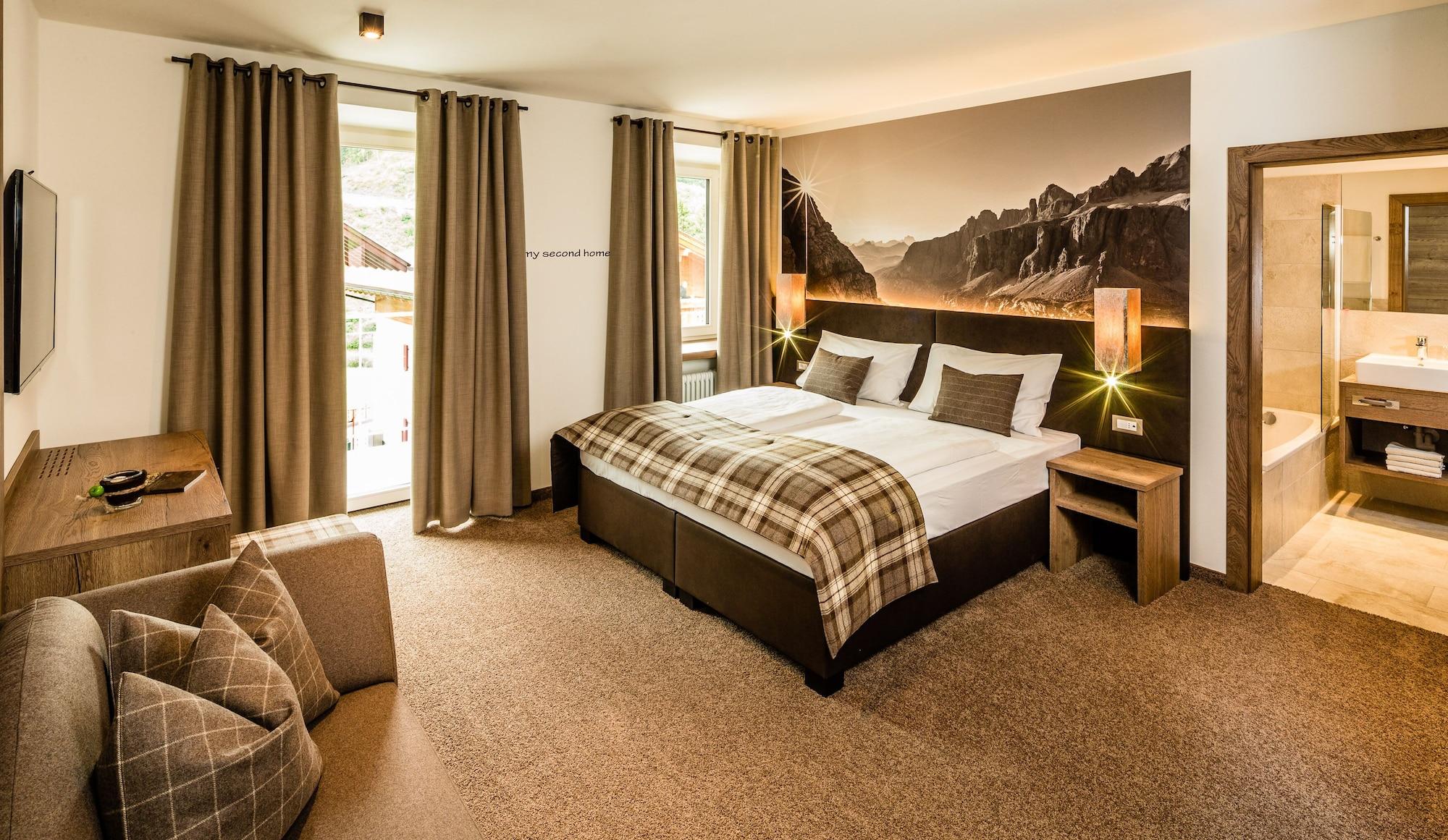 Hotel Touring Dolomites Santa Cristina Val Gardena Luaran gambar