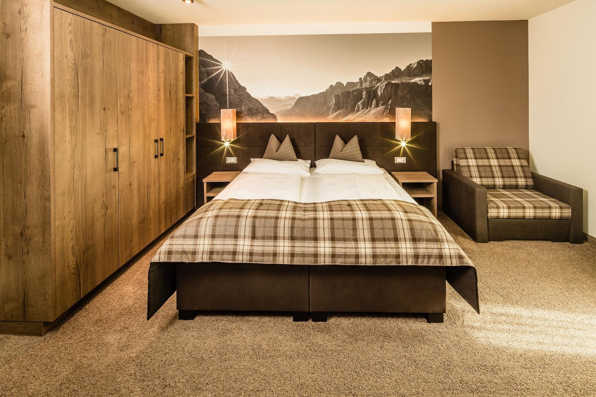 Hotel Touring Dolomites Santa Cristina Val Gardena Luaran gambar
