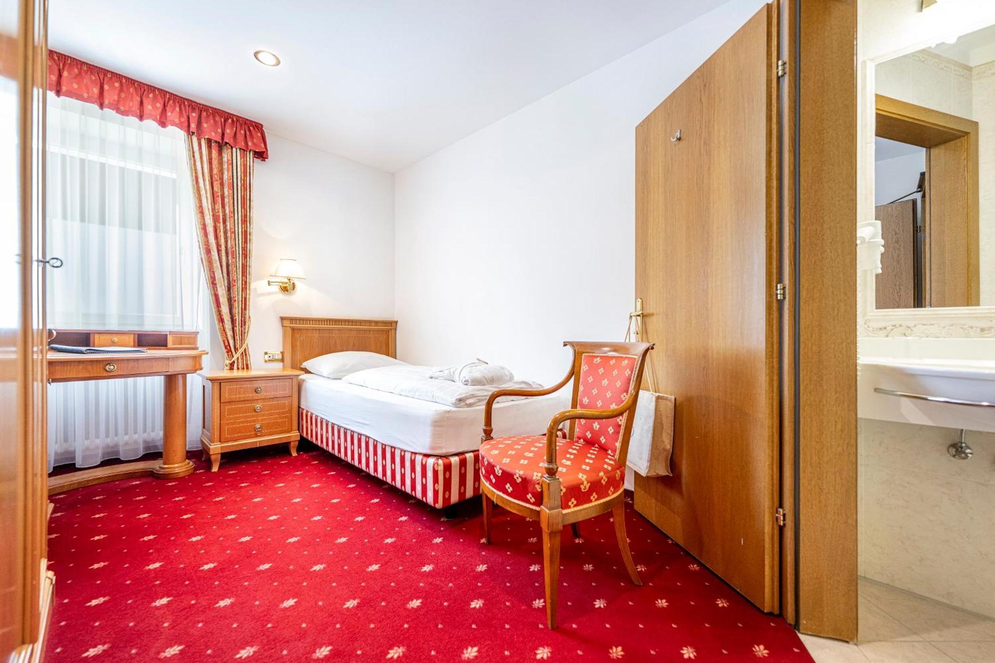 Hotel Touring Dolomites Santa Cristina Val Gardena Bilik gambar