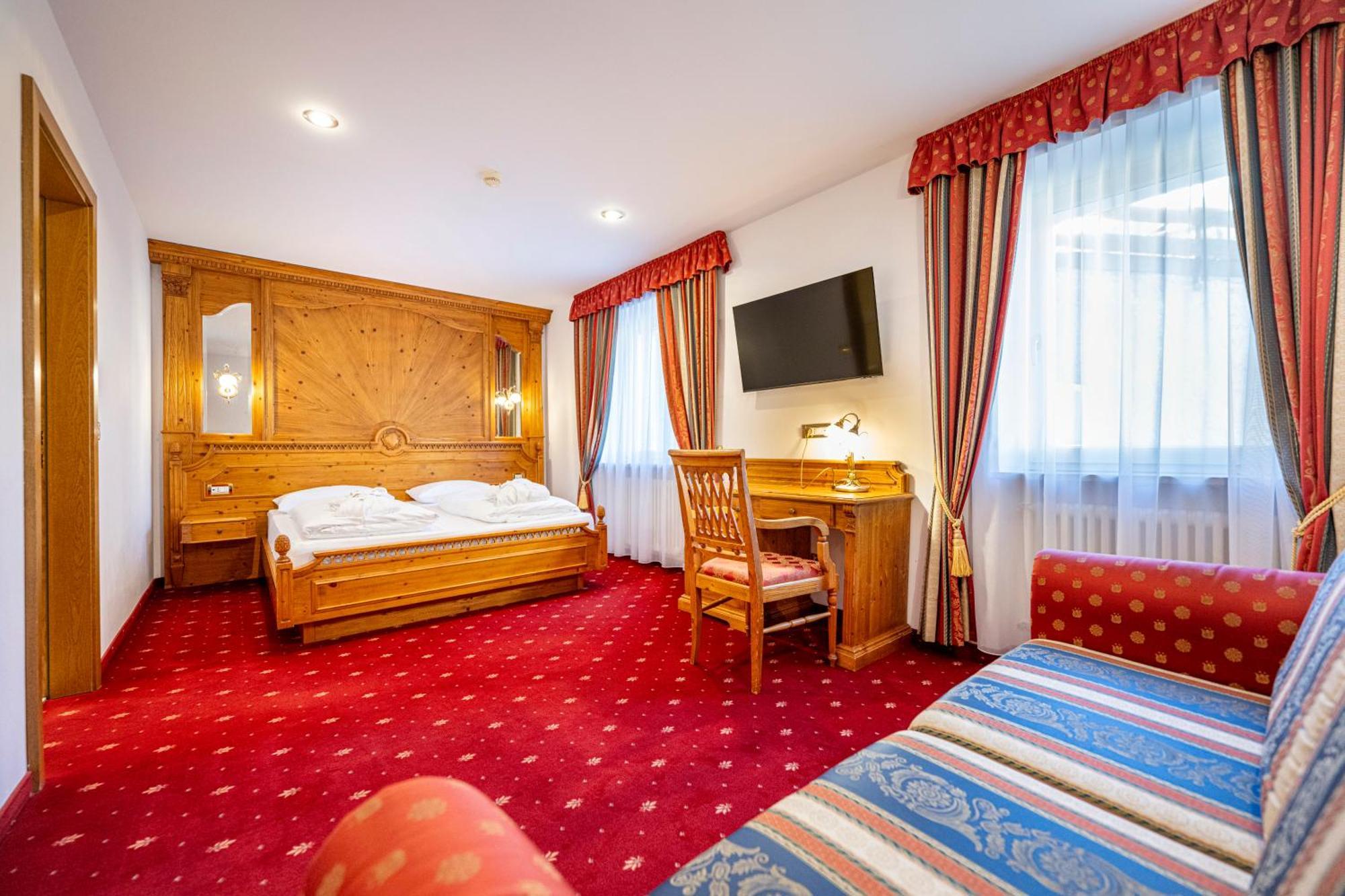 Hotel Touring Dolomites Santa Cristina Val Gardena Luaran gambar